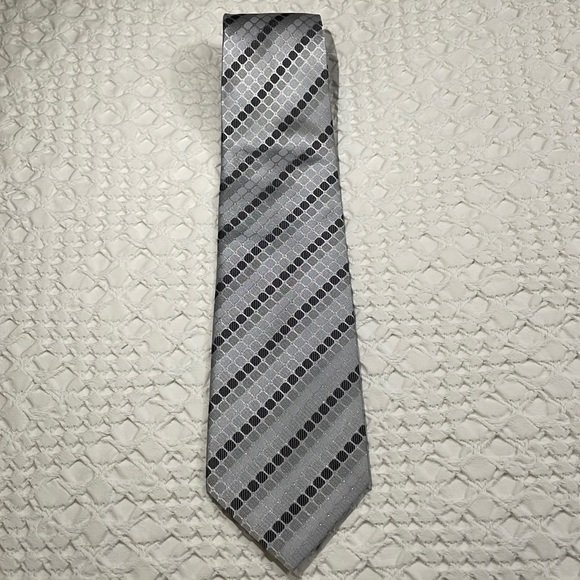 ‘Burberry’ 100% Silk Tie - Picture 3 of 8